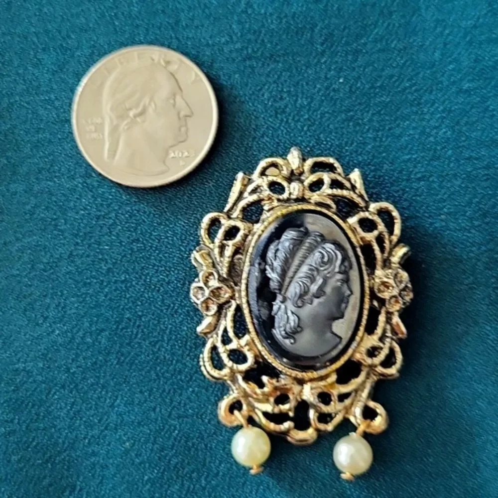 Vintage Cameo Brooch with Faux Pearls.
